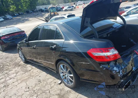 2011 Mercedes-Benz E 350 z USA, uszkodzony, nr VIN WDDHF5GB1BA289169